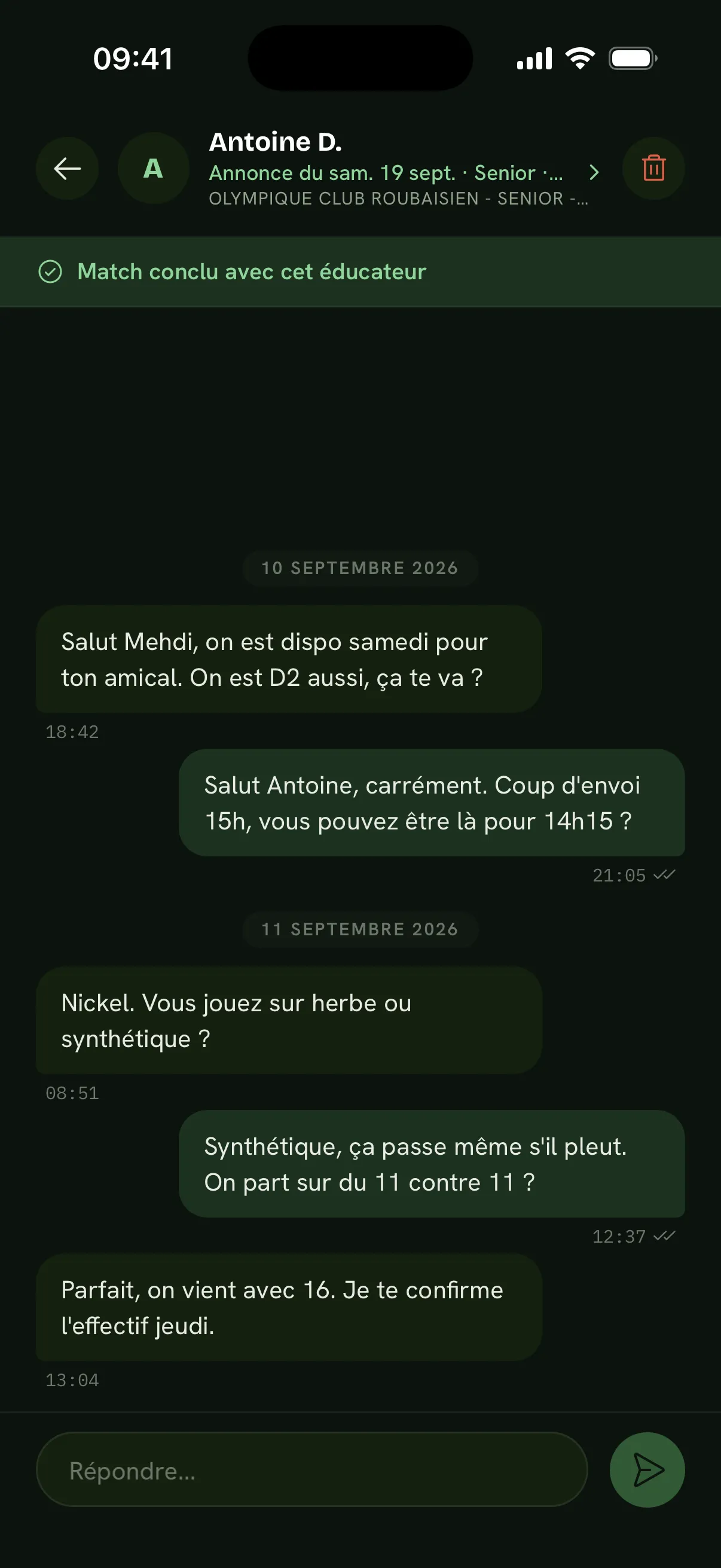 Conversation dans l'app entre deux éducateurs, avec la ligne « Match conclu avec cet éducateur »